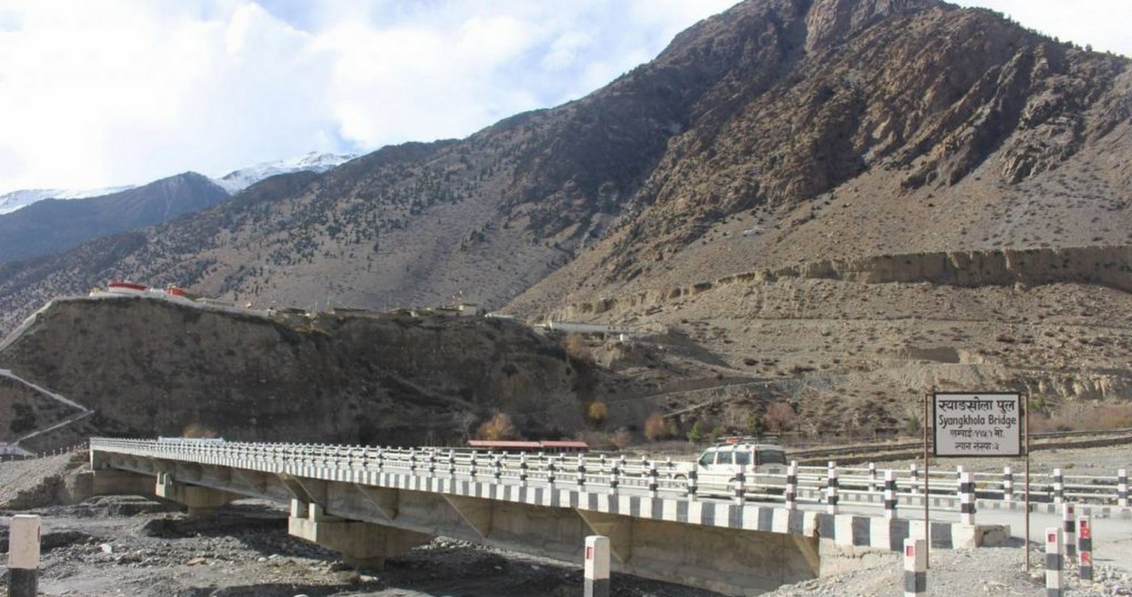 धमाधम पुल बन्दै