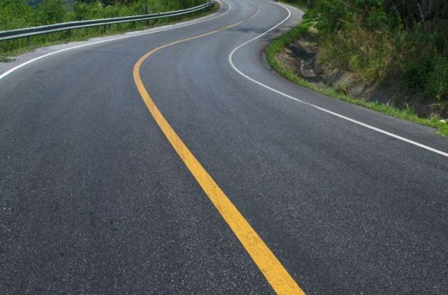 सडक कालोपत्रमा ढिलासुस्ती गर्ने निर्माण कम्पनीलाई स्पष्टीकरण