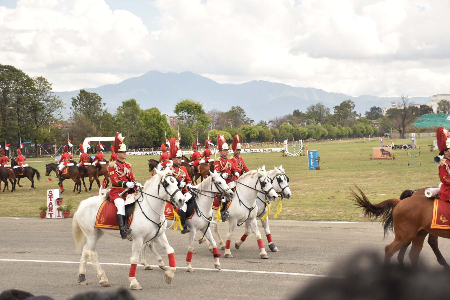टुँडिखेलमा घोडे जात्राको रौनक (फोटो फिचर)