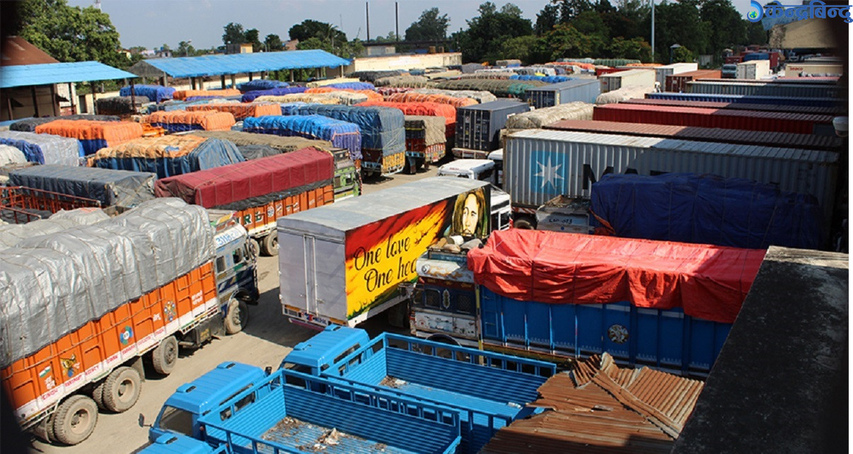 व्यवसायीद्वारा  मालवाहक ढुवानी ठप्प