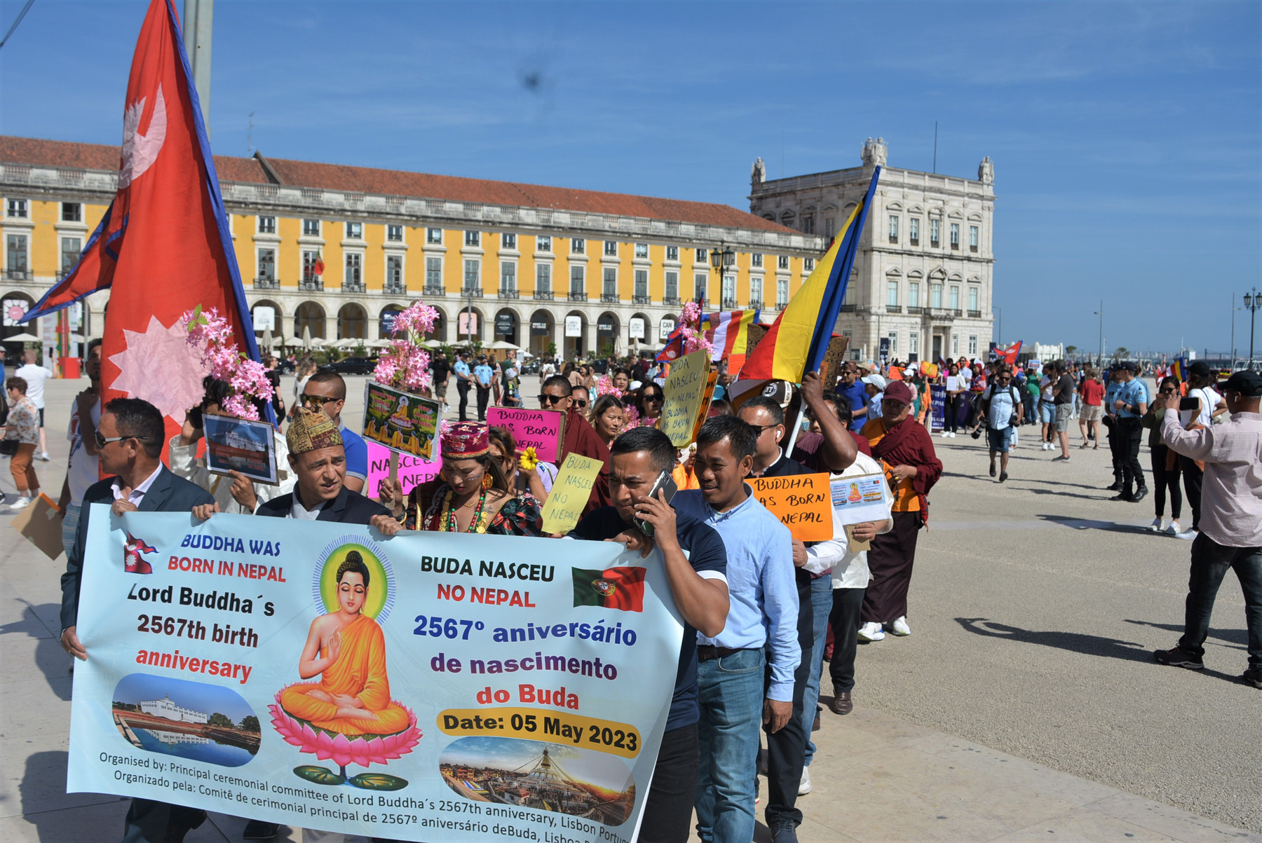 पोर्चुगलको राजधानी लिस्बनमा बृहत् शोभायात्रा