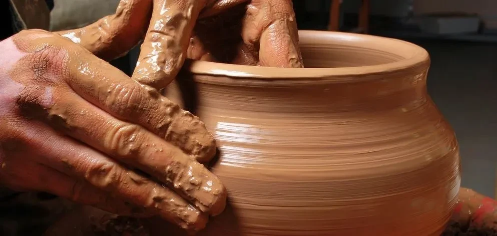 कुमाल समुदायको पेशा लोप हुँदै