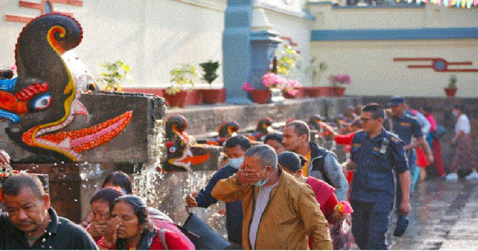 काठमाडौँको बालाजुमा बाइसधारा मेला, स्नान गर्नेको घुँइचो