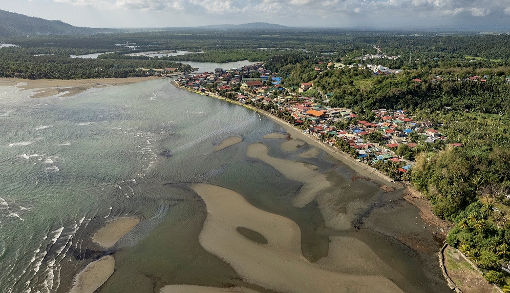 फिलिपिन्समा तेल चुहावट , झण्डै एक लाख मानिस प्रभावित