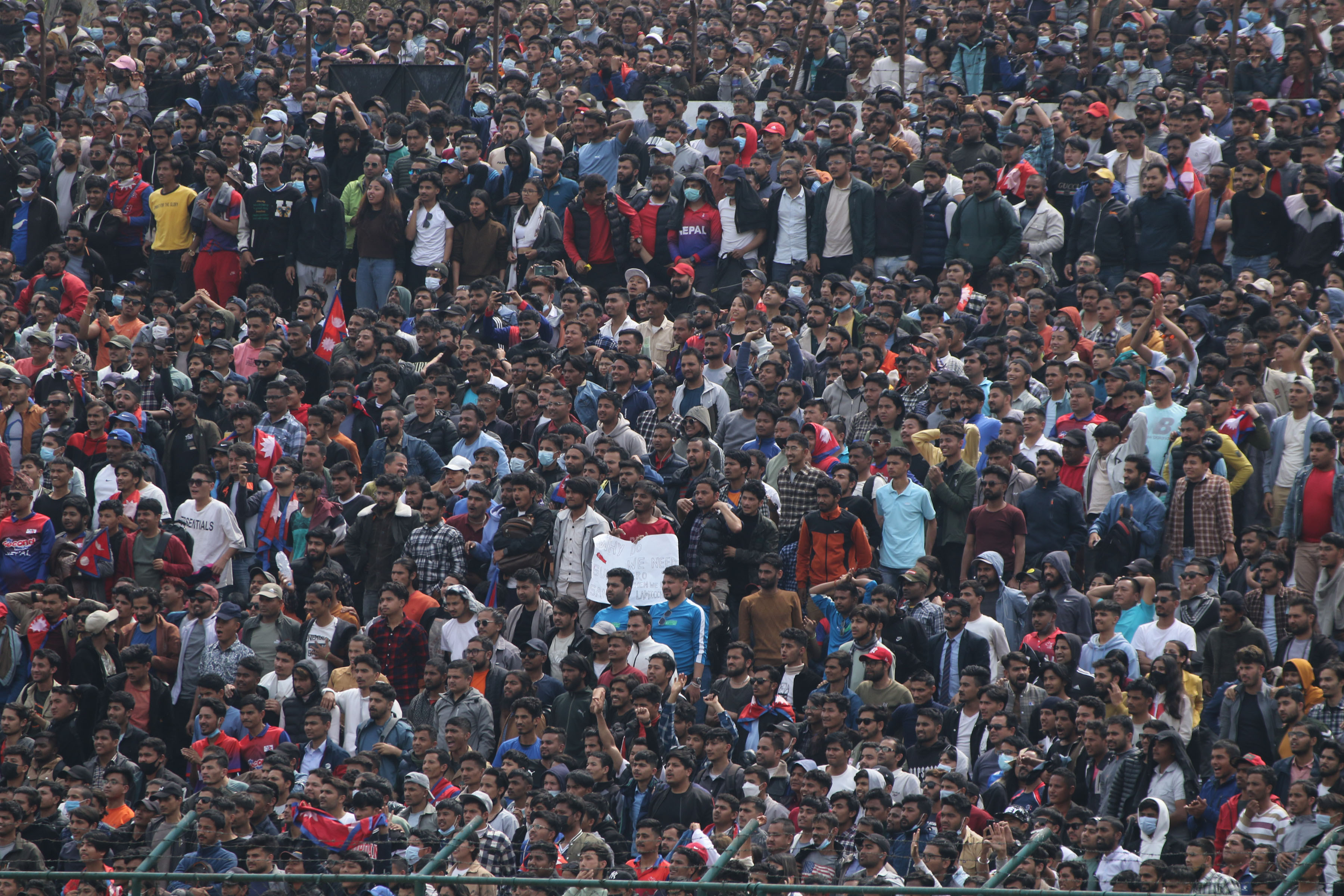 त्रिवि क्रिकेट मैदानमा दर्शक भीभीआईपी (फोटोफिचर)