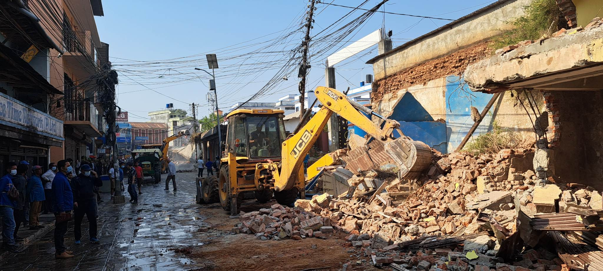 अव्यवस्थित घरटहरा भत्काउन शुरु