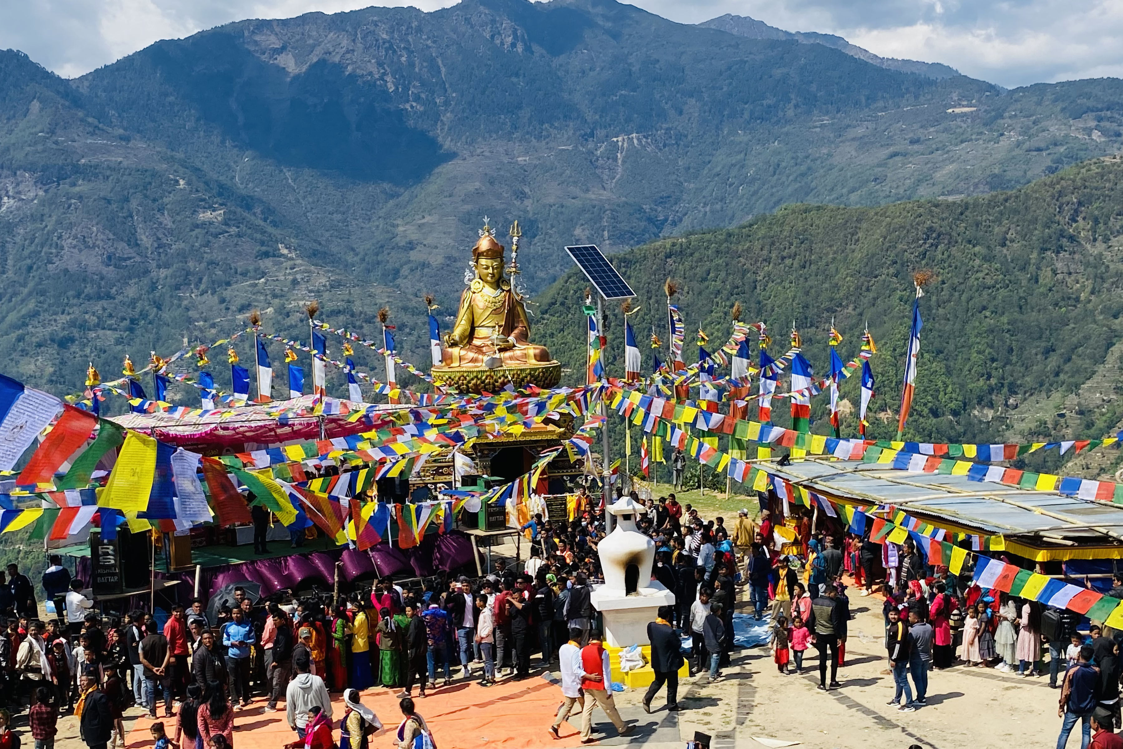 'गुरु पद्मसंभव’ को मूर्ति