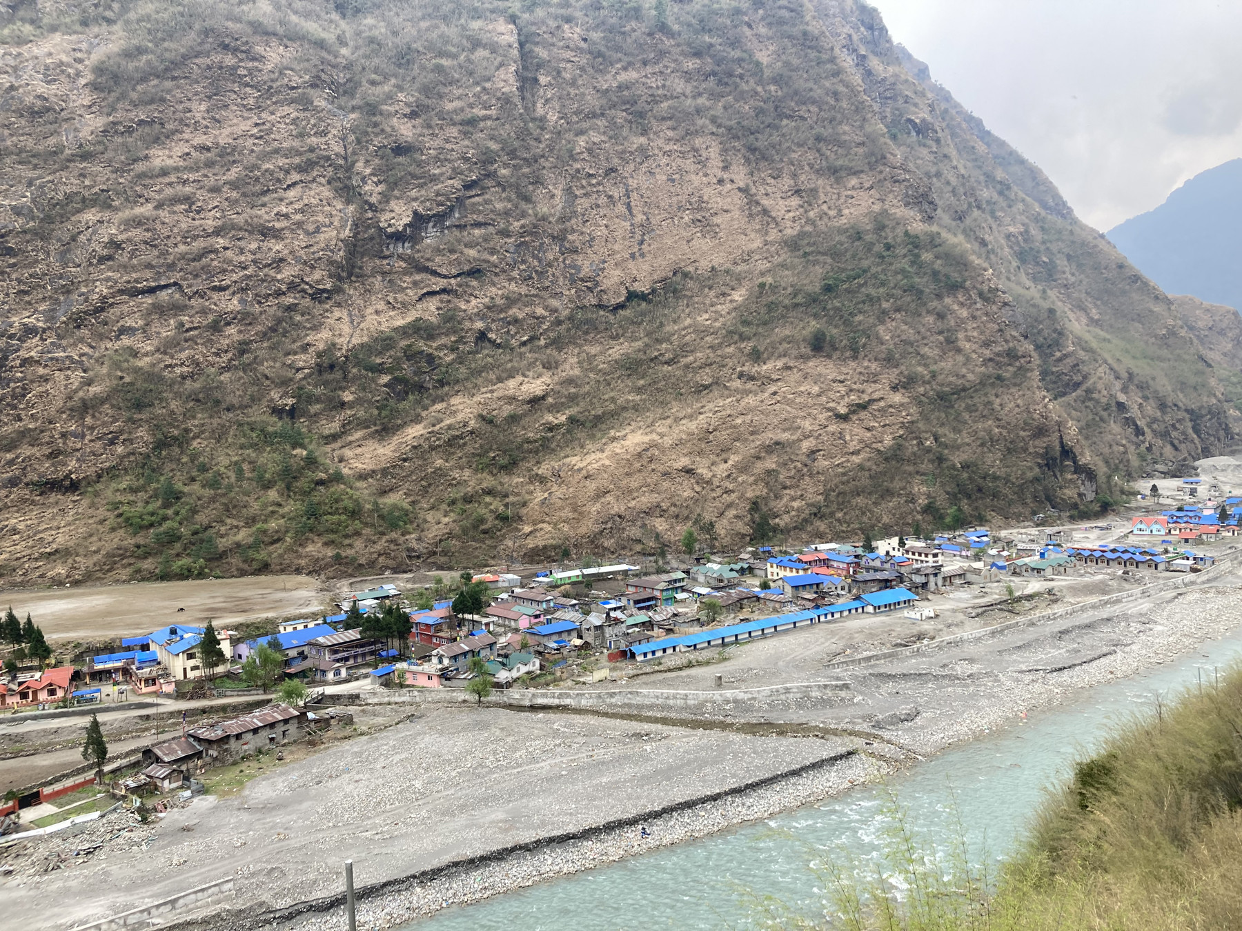 मर्स्याङ्दी किनारमा सुन्दर तालगाउँ