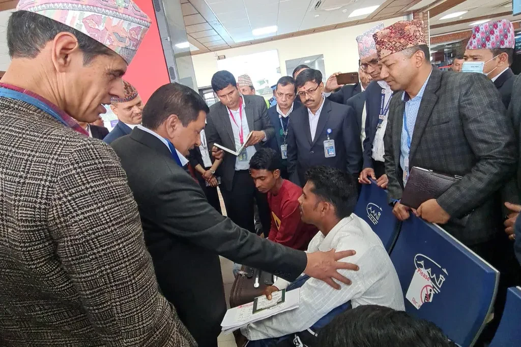 विमानस्थलको सेवा प्रभावकारी बनाउन उपप्रधानमन्त्री श्रेष्ठको निर्देशन