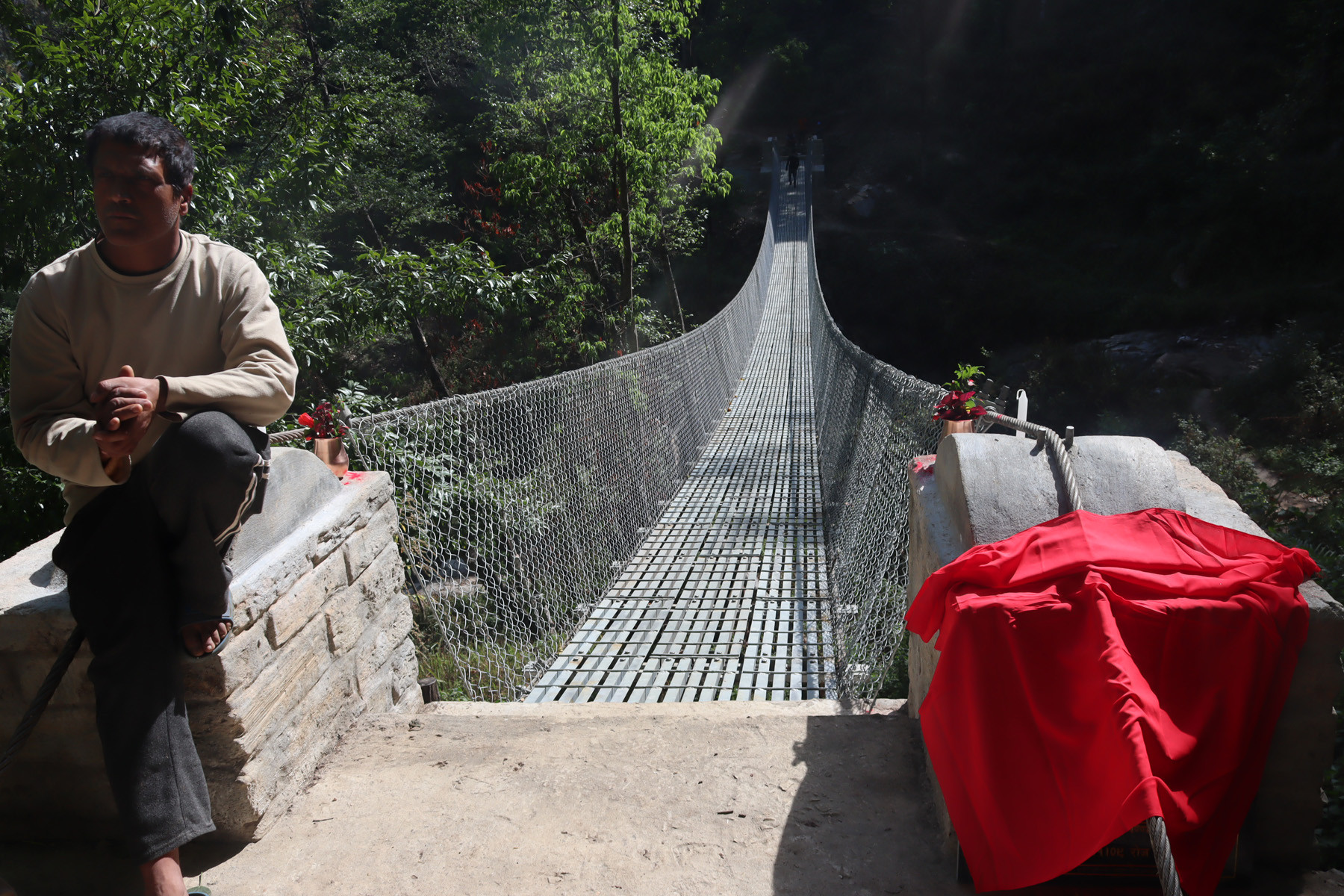 नवनिर्मित झोलुङ्गे पुल