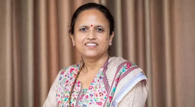 सञ्चारमन्त्री शर्मा भारत भ्रमणमा