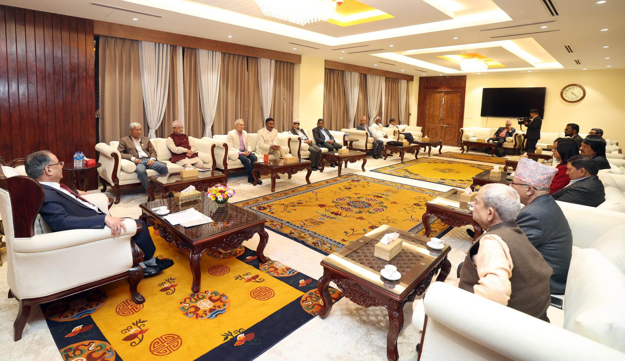 गठबन्धन दलको बैठक शुरु