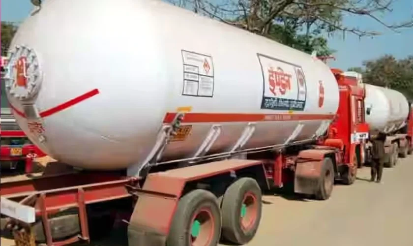 ग्यास  ट्याङ्कर पल्टिँदा मृत्यु