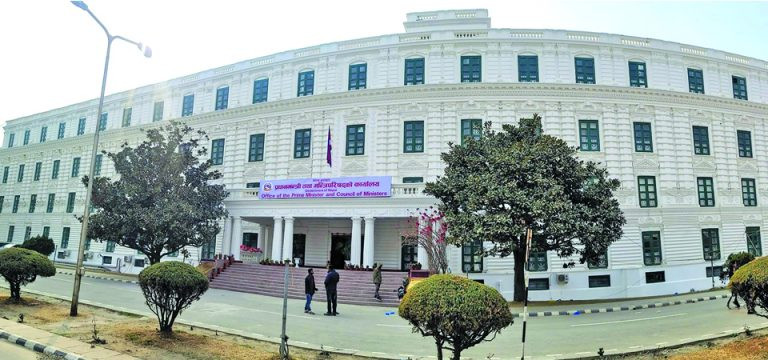 अन्तत: पछि हट्यो सरकार, रासायनिक मलमा दिँदै आएको अनुदान यथावत राख्ने निर्णय