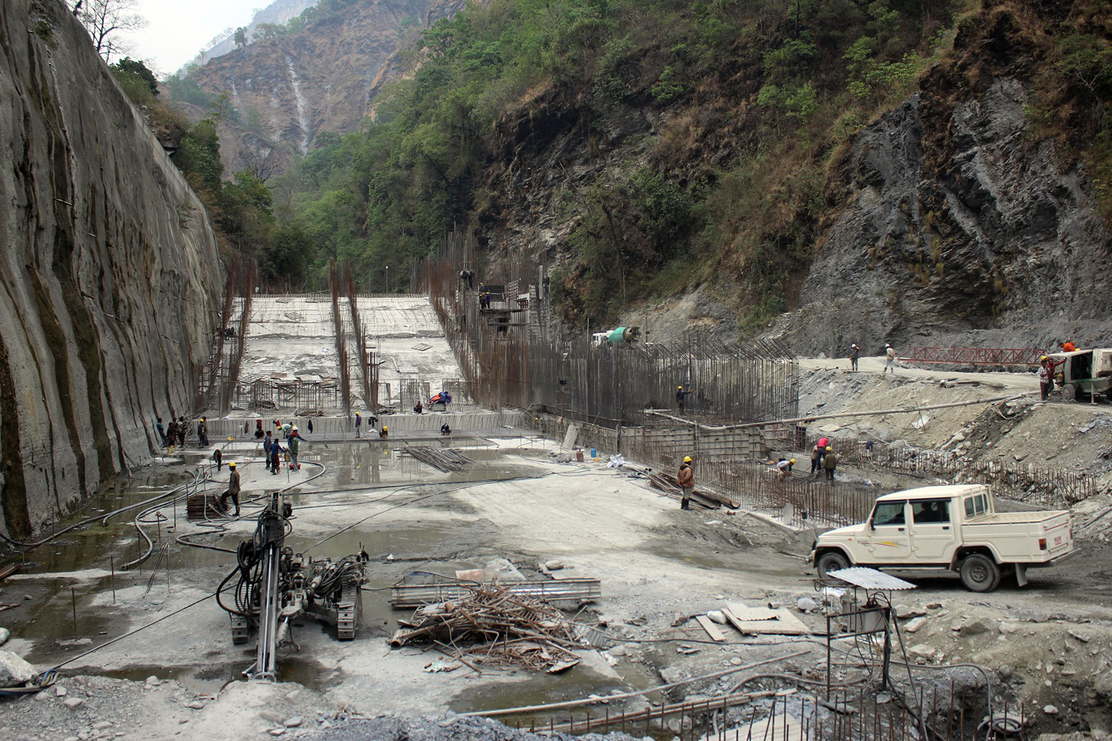 राहुघाट जलविद्युत आयोजनाको निर्माणाधीन बाँध
