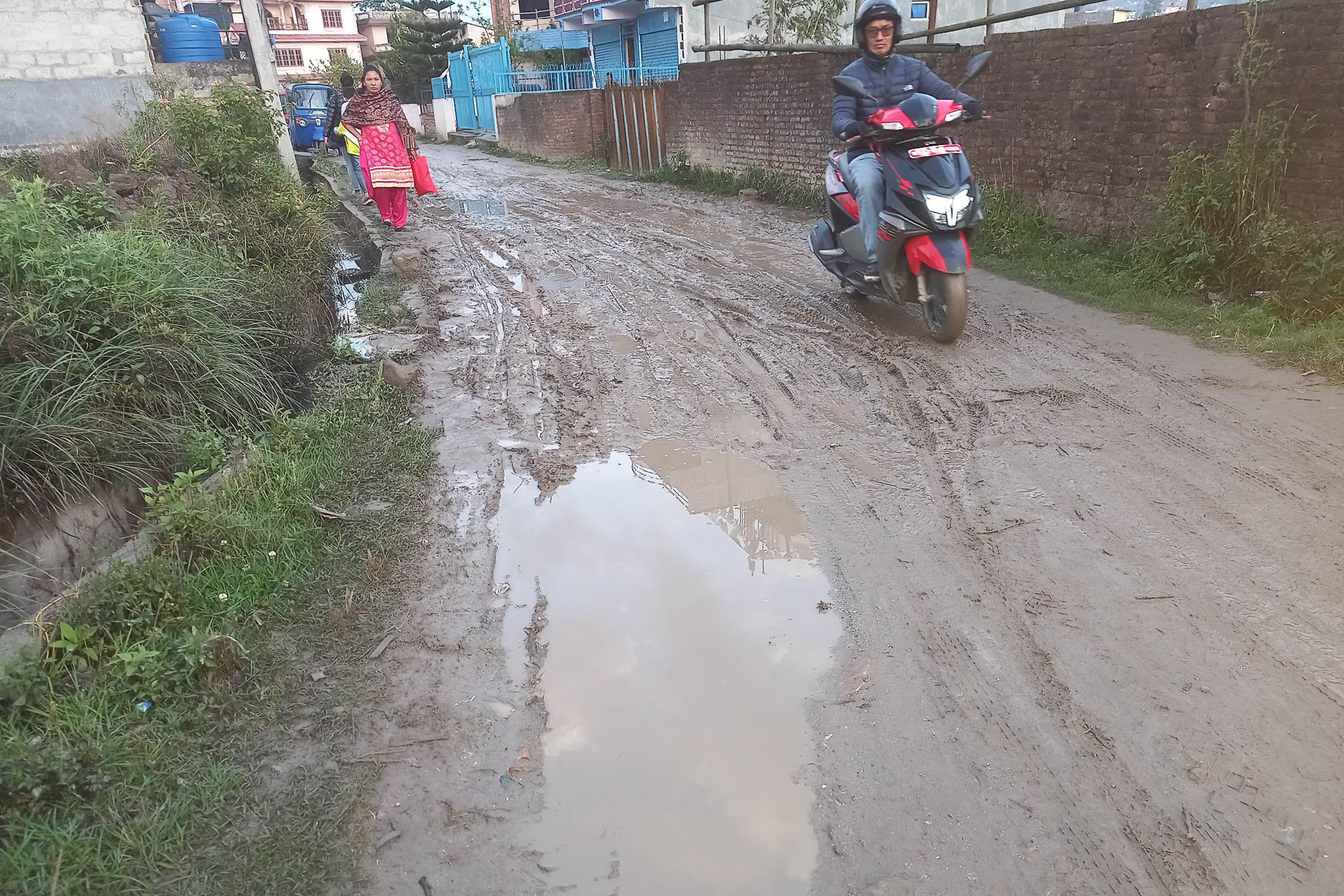 गोकर्णेश्वर नगरपालिका वडा नं १ रुप्सेटारमा सडकको दूरावस्था