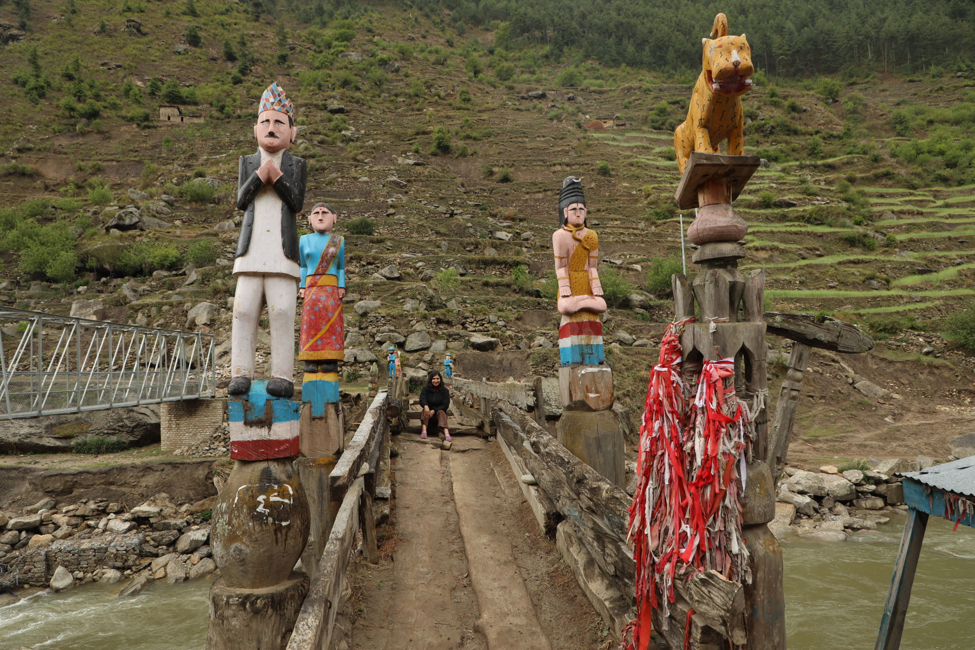 तिला नदीमा रहेको काठेपुल