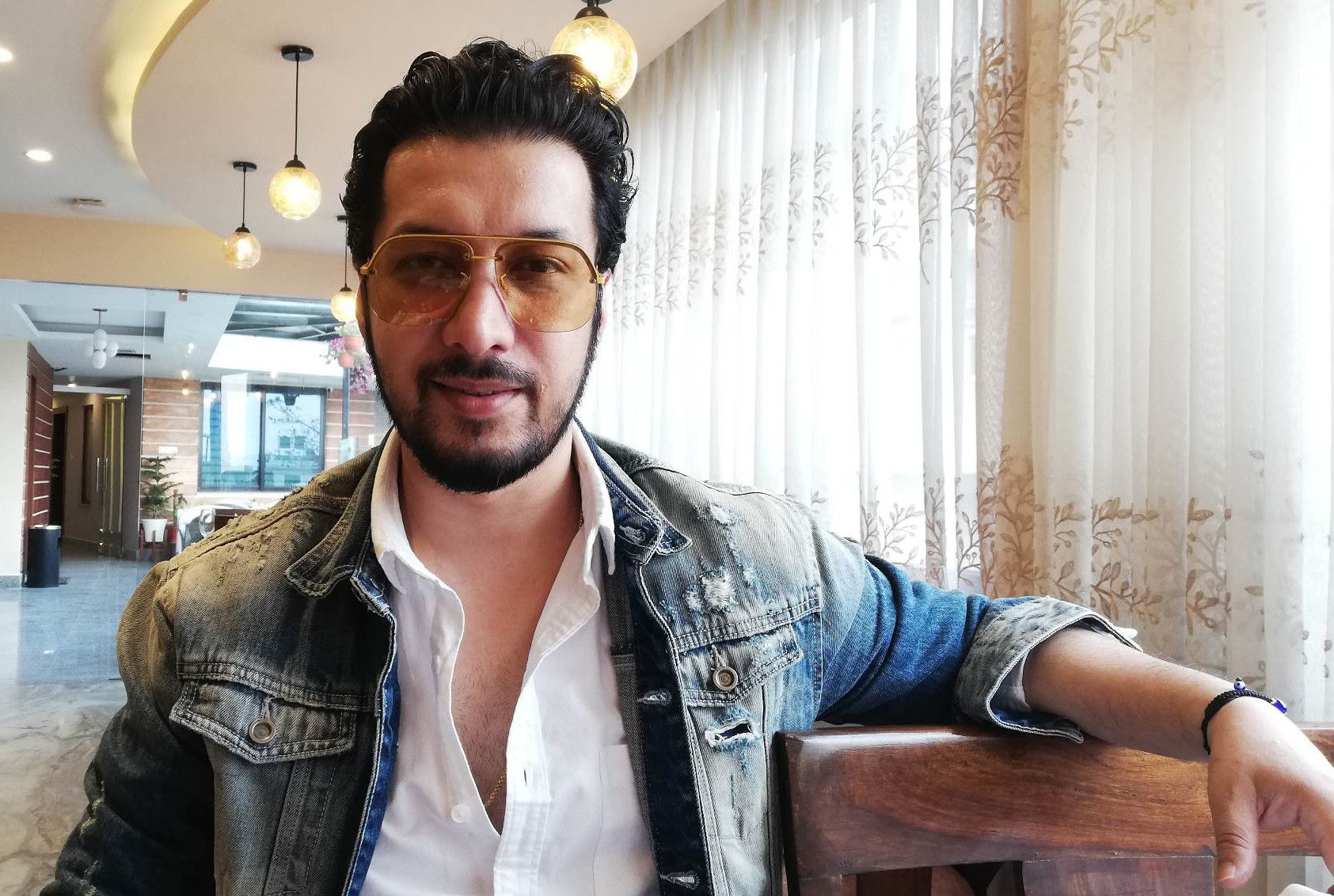 ‘मलाई नेपाली गीत गाउने रहर छ: गायक अमित पल