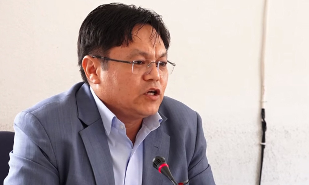 संस्कृति पर्यटन तथा नागरिक उड्डयमन्त्री सुदन किरातीले शनिबार साँझ रत्न मन्दिरको अवलोकन