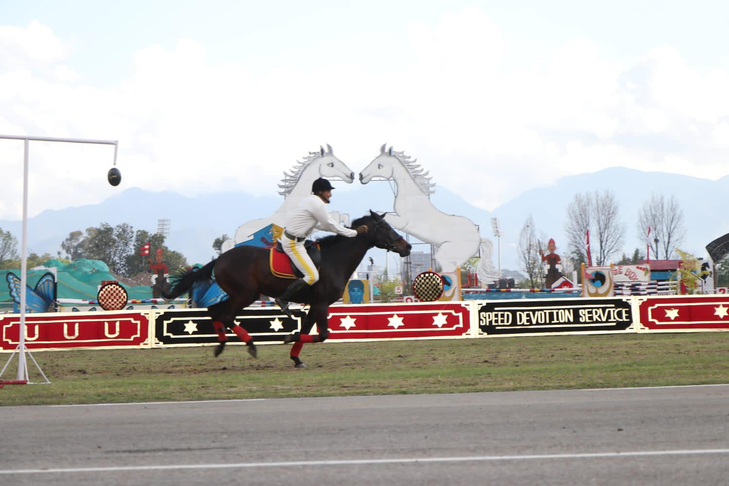घोडेजात्रा : टुडिखेलमा आयोजित समारोहमा घोडाका बिभिन्न खेल प्रदर्शनी, हेर्नुहोस् फोटोमा