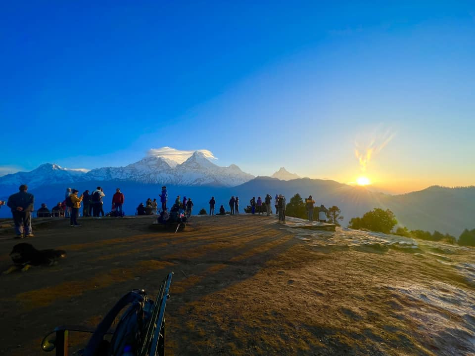 पुनहिलबाट देखिएको सुर्योदय