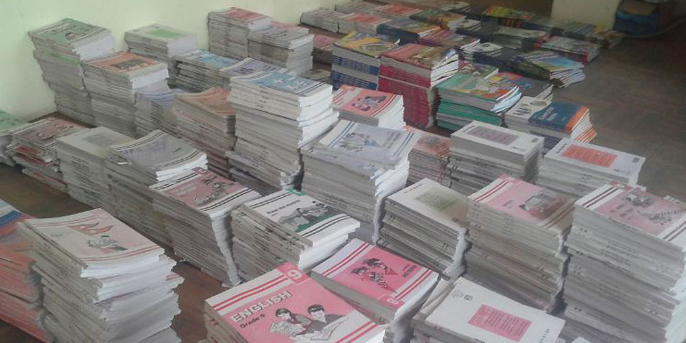 भर्नासँगै हात–हातमा पाठ्यपुस्तक