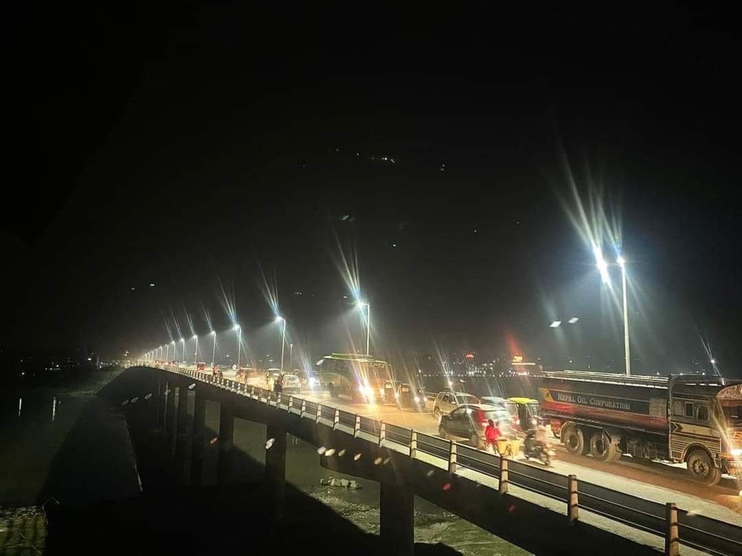 अन्धकार बनेको नारायणी पुल झिलीमिली