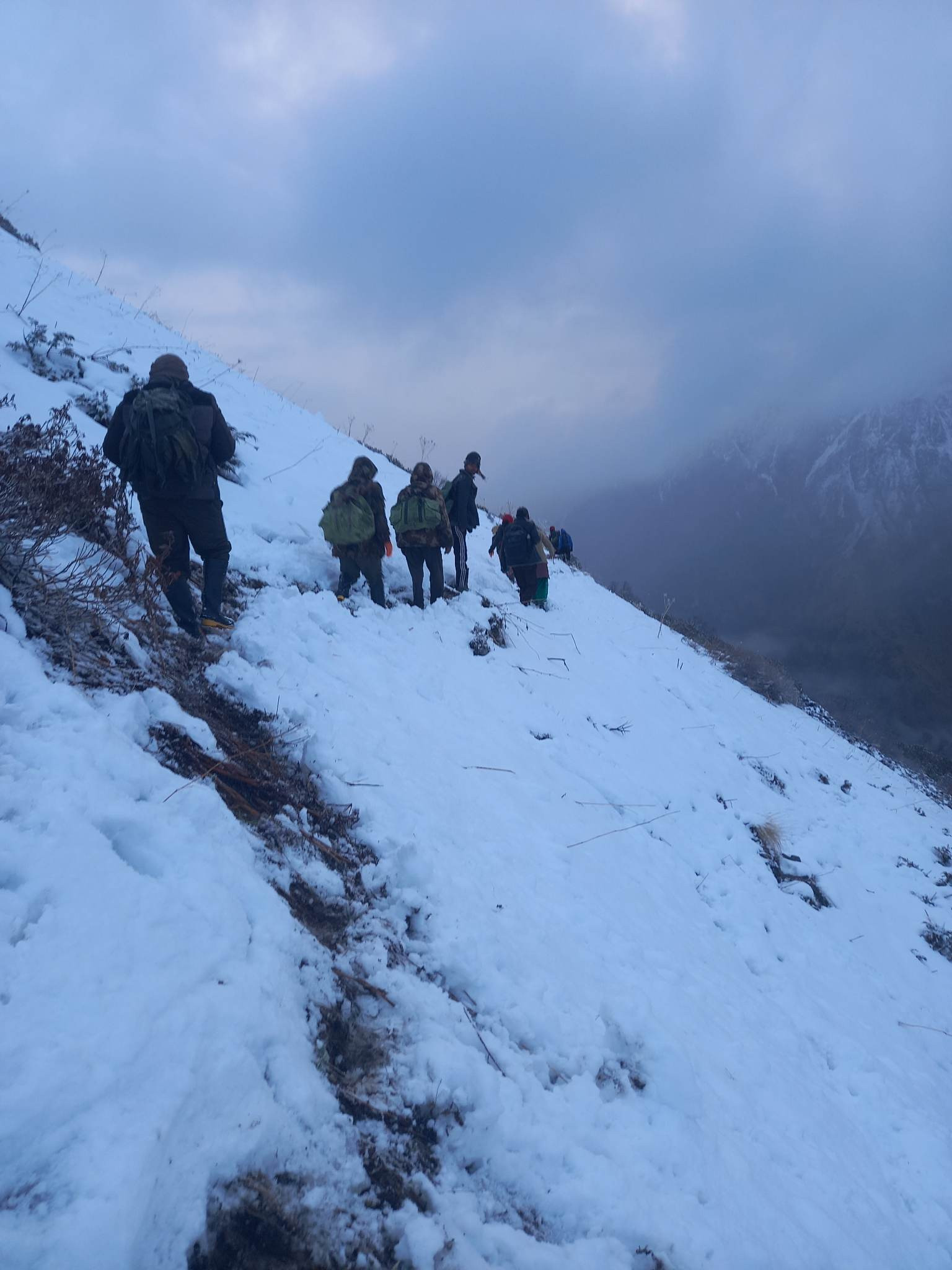 दार्चुला हिमपहिरो अपडेटः बेपत्ताको पहिचान खुल्यो, लगातारको हिमपातले उद्धारमा कठिनाइ
