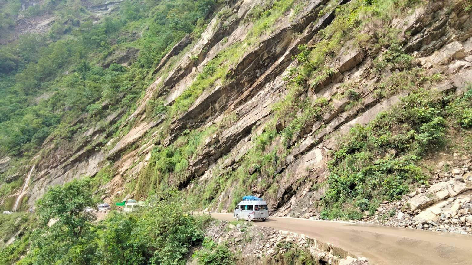 सिद्धार्थ राजमार्ग दैनिक ९ घण्टा अवरुद्ध हुने